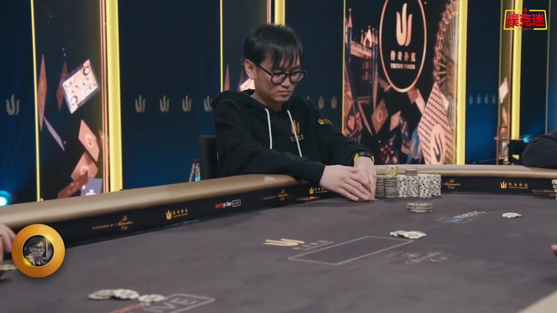 德州扑克传奇扑克老板换了块风水宝地第一把牌就这么血