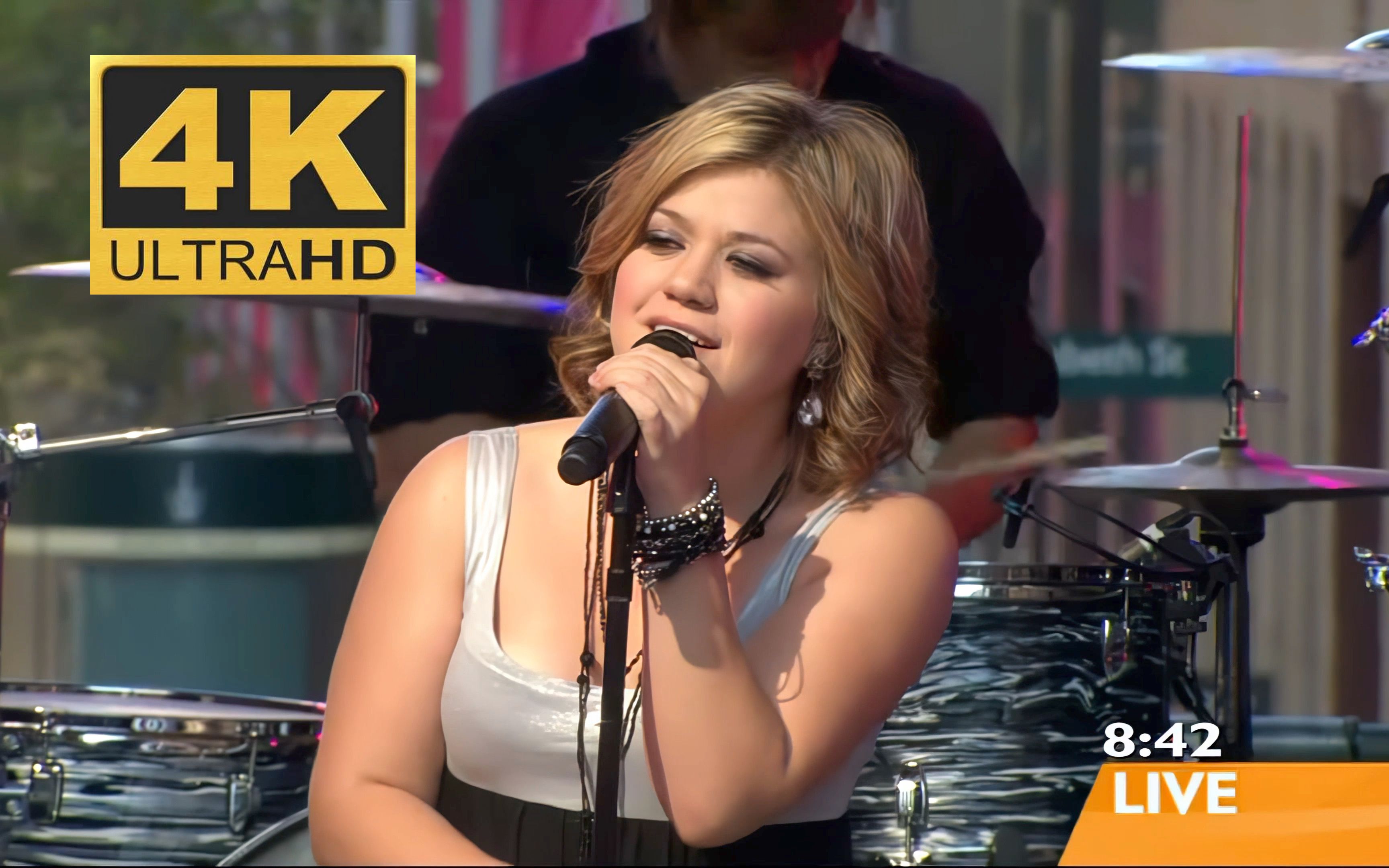 [图]【4K修复】Kelly Clarkson - Walk Away Live at Sunrise 2007