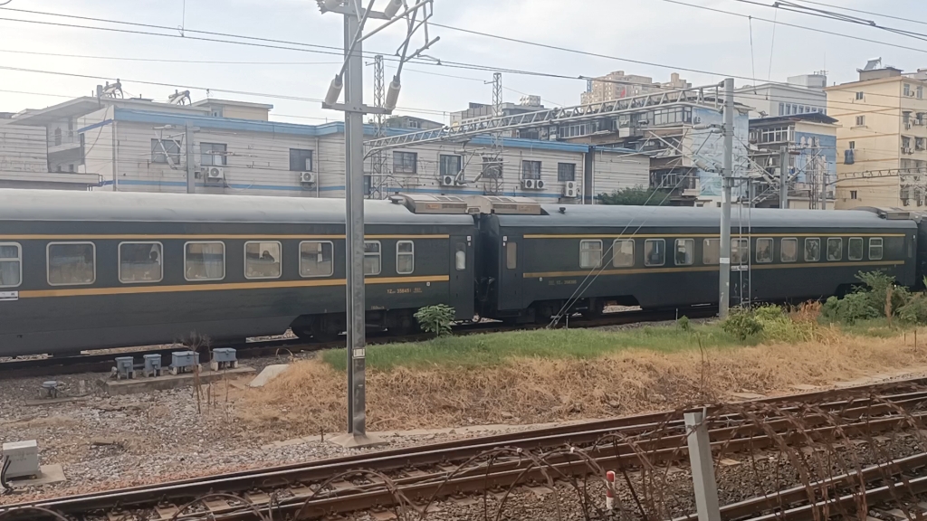 z125次列车晚点16分钟开出南昌站