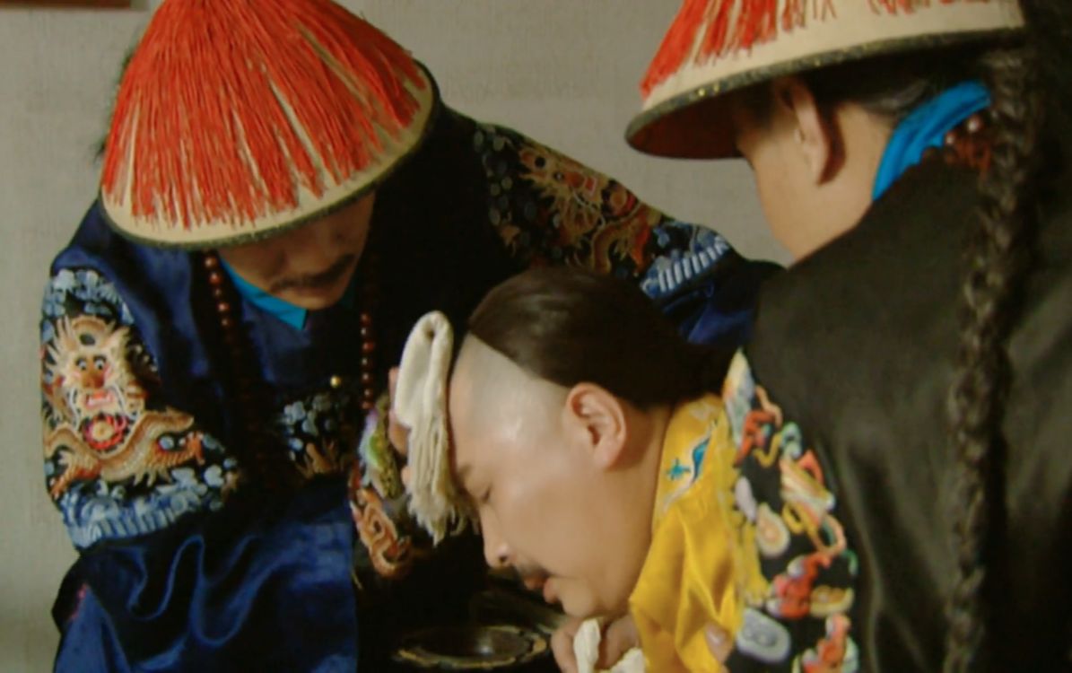 雍正秘史 "皇上是先不爱廉亲王才爱的怡亲王,还是先爱上怡亲王才不爱