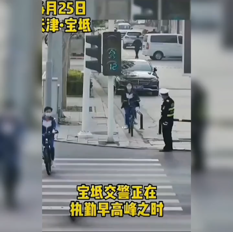 [图]人民警察为人民，交警暖心时刻！ #人间温暖 #最美交警 #交警正能量