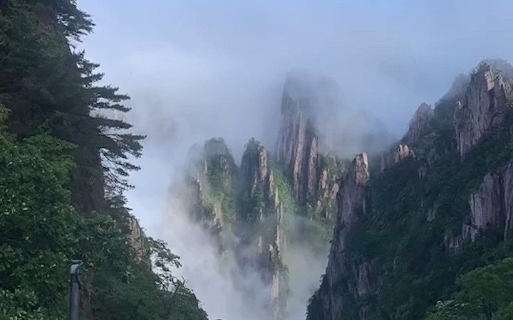 思窝山图腾:黄山风景区西海大峡谷小火车,网红打卡地哔哩哔哩bilibili