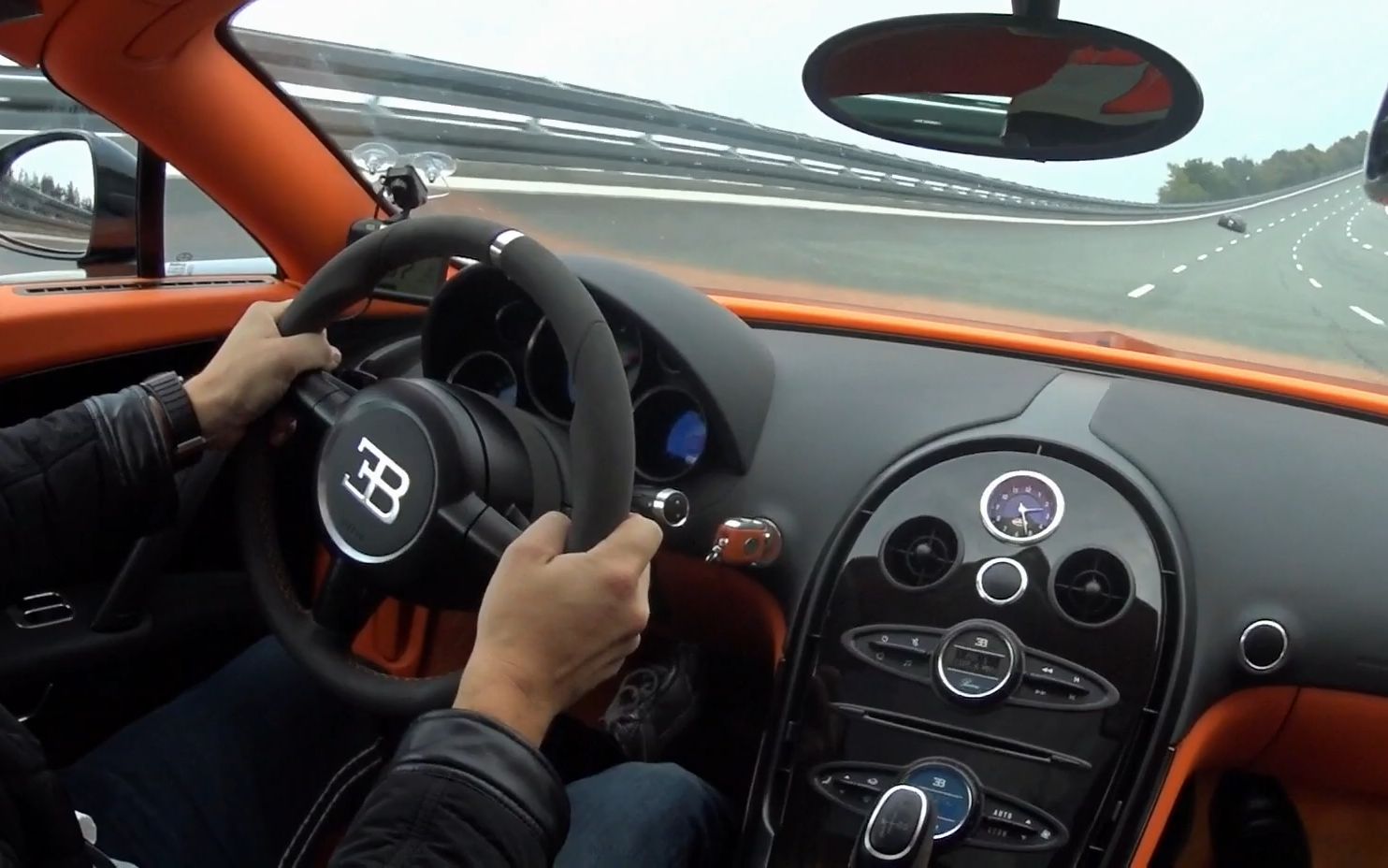 60帧hd第一视角驾驶1200马力后期版布加迪威龙超级超级跑车终于没有后