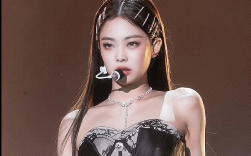 jennie红玫瑰黑天鹅图片