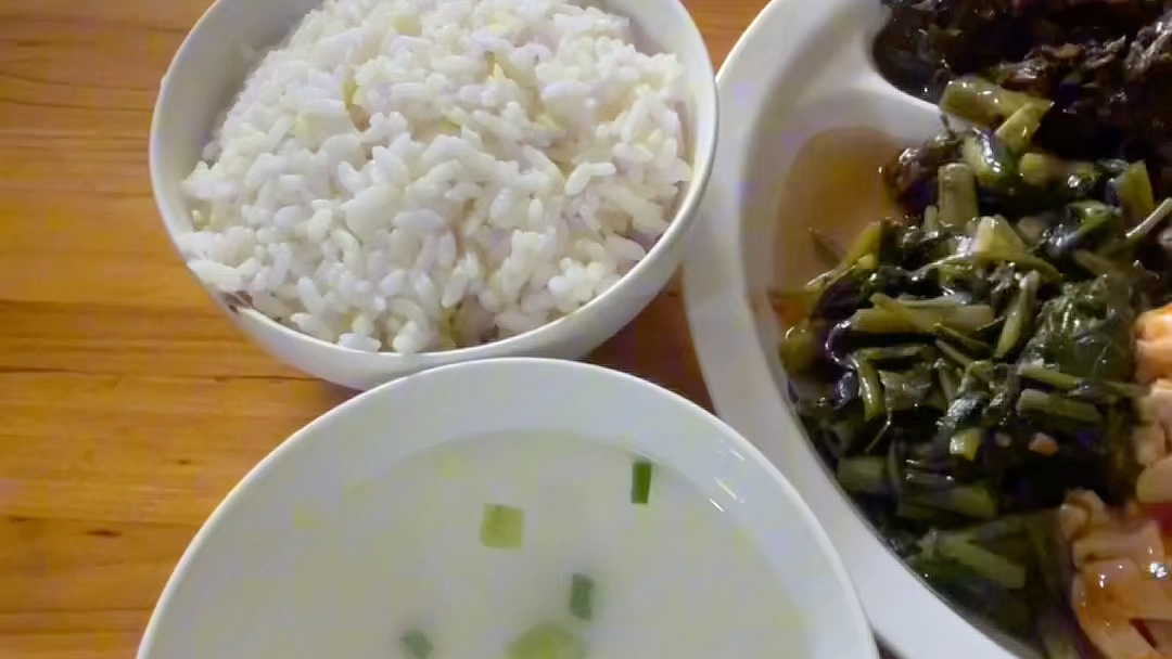 又来到车墩吃13元快餐,感觉一切都没变化,人还是那么多