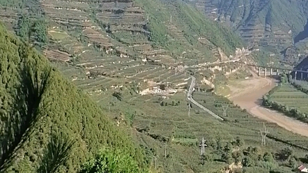 [图]秦岭北麓，渭水南边，雨过天晴的小山村。