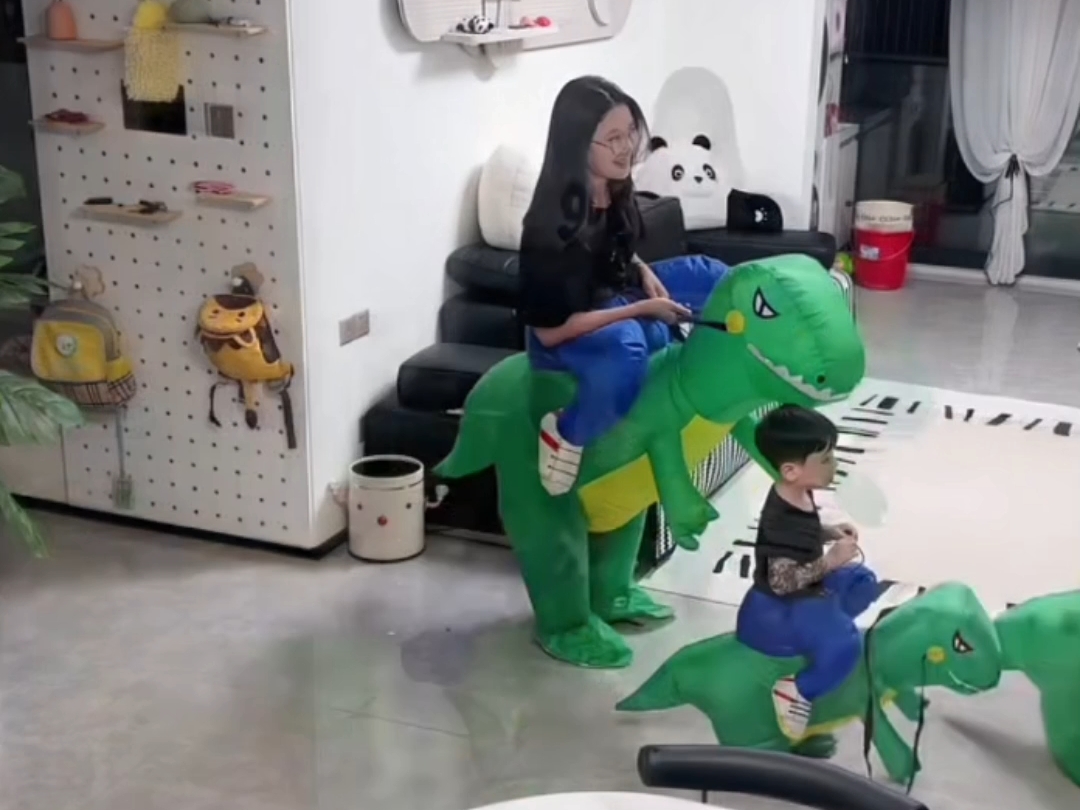 有一个不扫兴的父母多么开心快乐海报