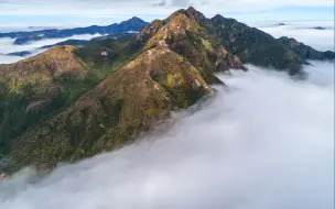 Скачать видео: 航拍野蛮高峰，海拔1888米的广东第二峰