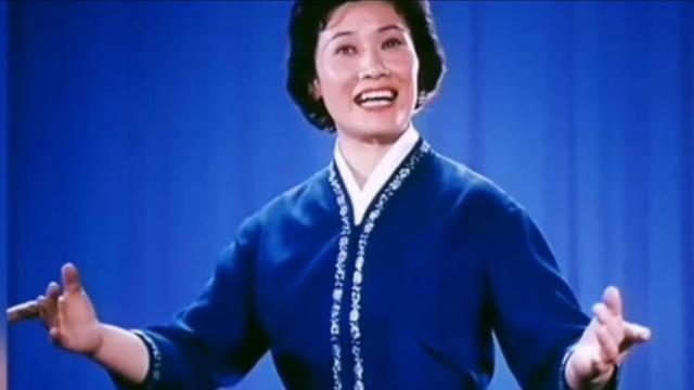 [图]朱逢博演唱芭蕾舞剧电影《白毛女》选曲《北风吹，扎红头绳》。