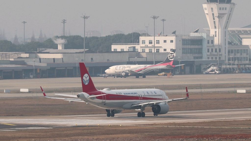 川航空客a320起飛