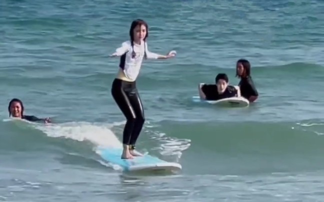 【王冰冰】路拍|西涌海滩体验冲浪