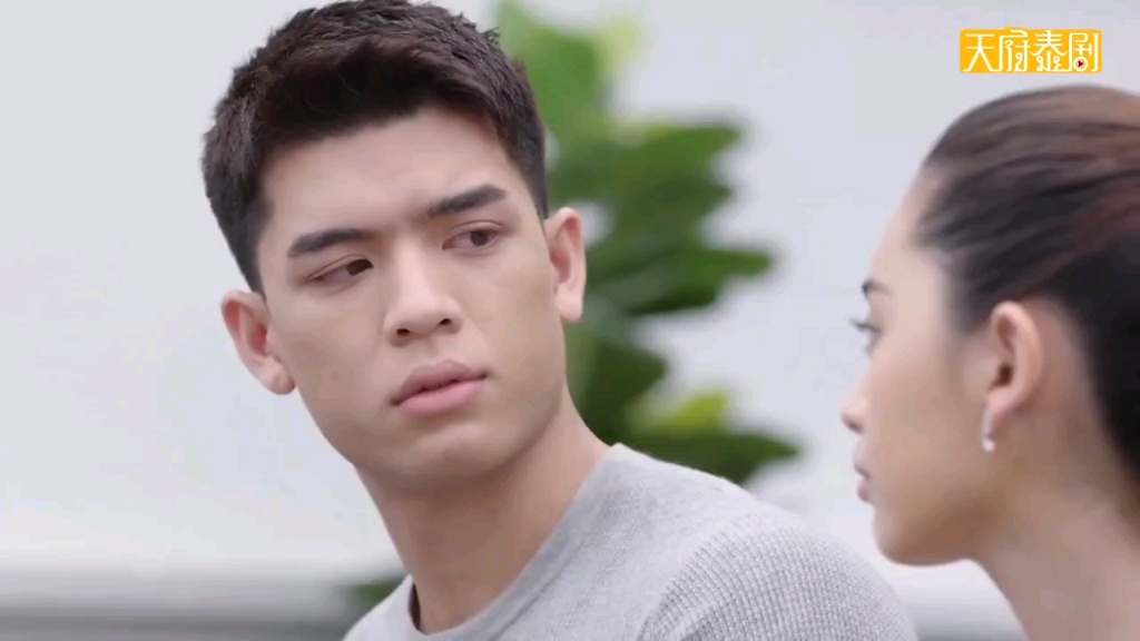 【欲火蝴蝶】格温找到女主亲姐手机,可惜他们的爱情也没有继续前行