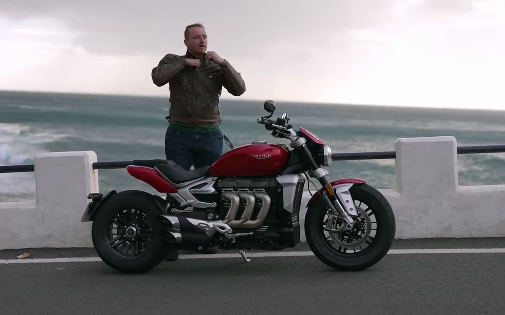 凯旋火箭三 市售最大排量摩托车2500cc