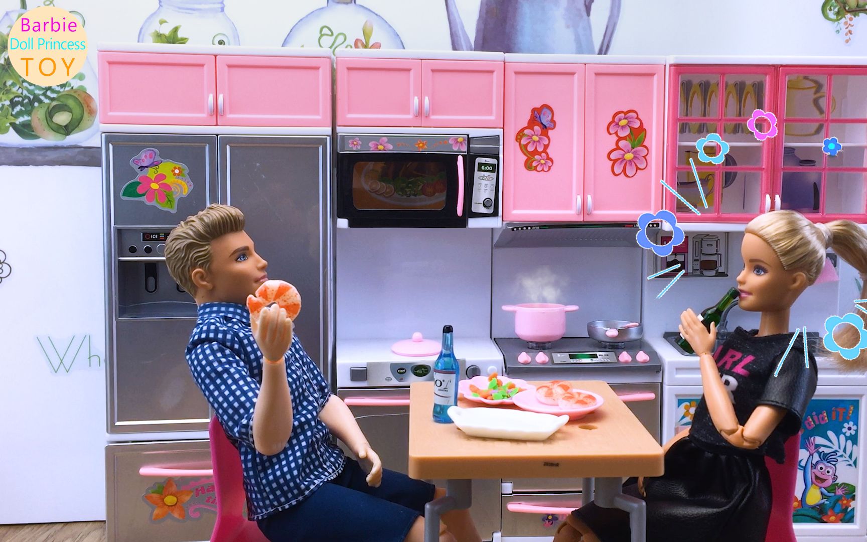 芭比娃娃玩具,肯在厨房为芭比做丰盛的午餐_哔哩哔哩 (゜-゜)つロ