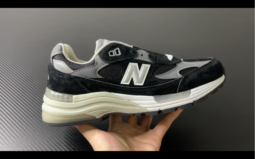 以鞋惠友 总裁 新百伦 992 黑色 视频实拍_哔哩哔哩_bilibili