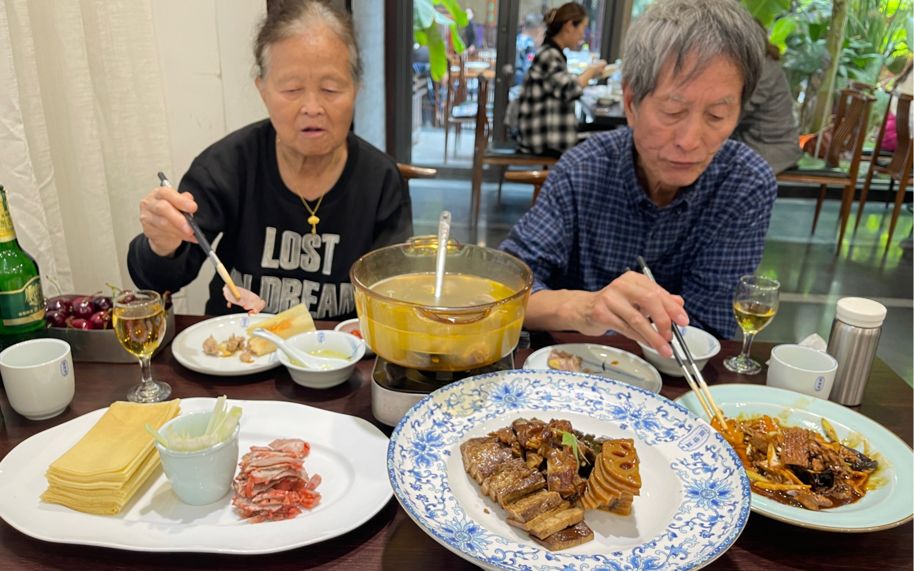 去淄博周村知味斋大饭店吃饭,消费313元,爸妈喝了一盆竹林鸡汤哔哩哔哩bilibili