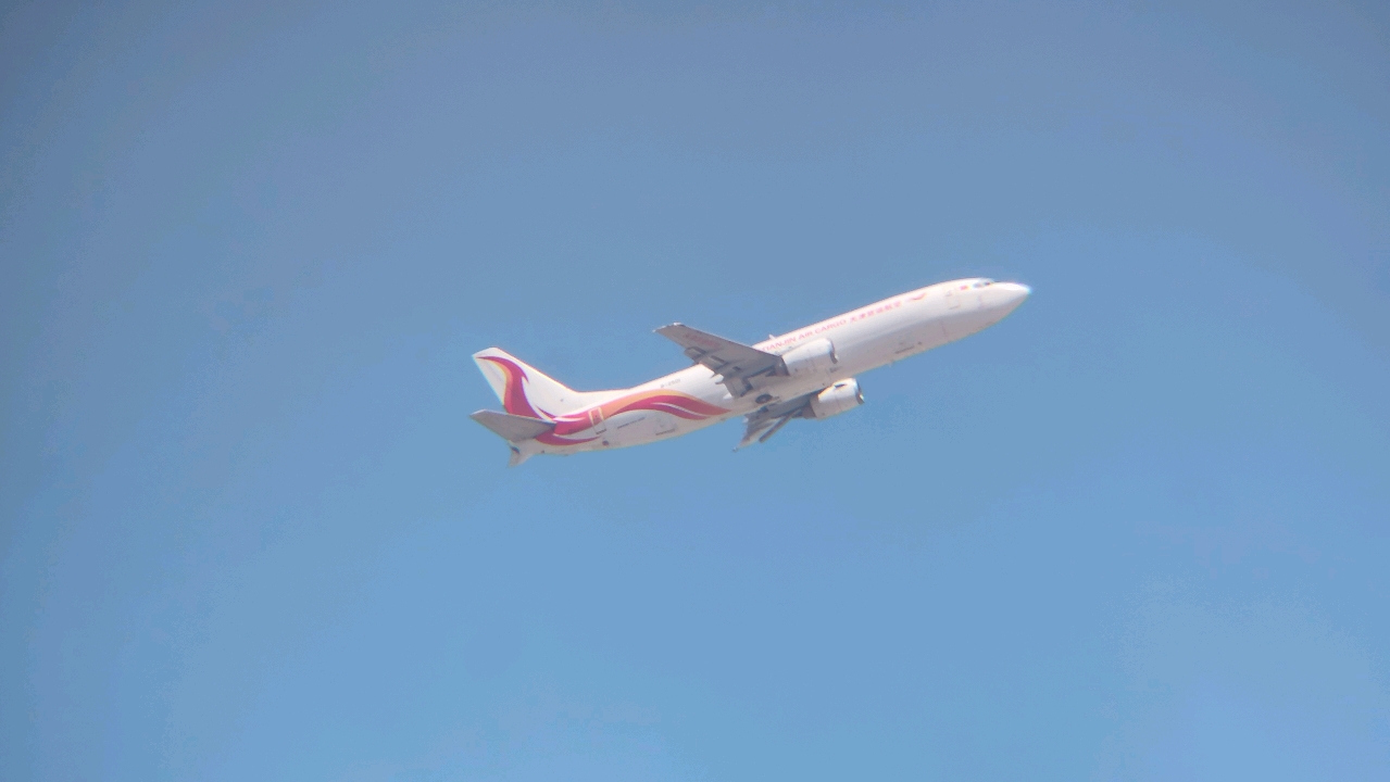 波音737货机起飞