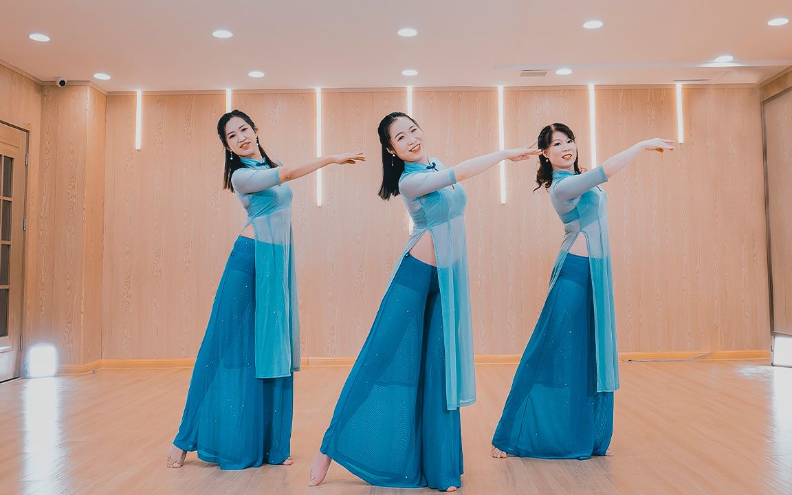 古风融合编舞小城谣尽显东方美单色舞蹈东方舞教练班学员作品肚皮舞