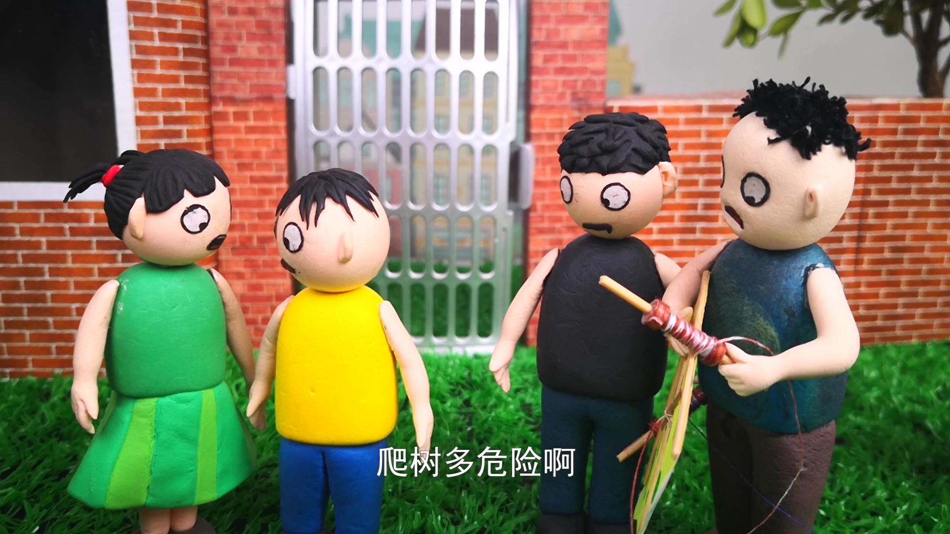 小强取笑臭蛋是笨蛋,遇到困难却请求臭蛋帮忙,臭蛋该不该帮