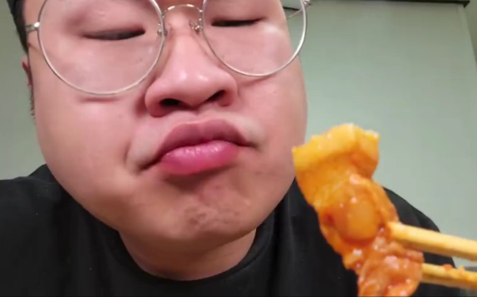 欲望大胖哥吃泡面