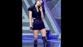 4k Ptt Paint The Town Loona Hyunjin Fancam Sbs Inkigay 21 07 04 哔哩哔哩 つロ干杯 Bilibili