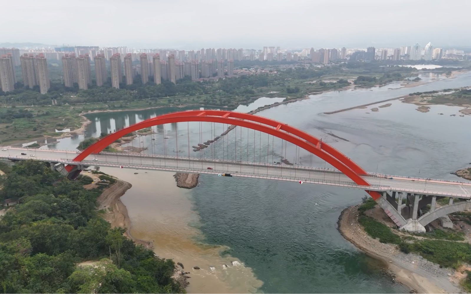 这是我的家乡西双版纳黎明大桥!