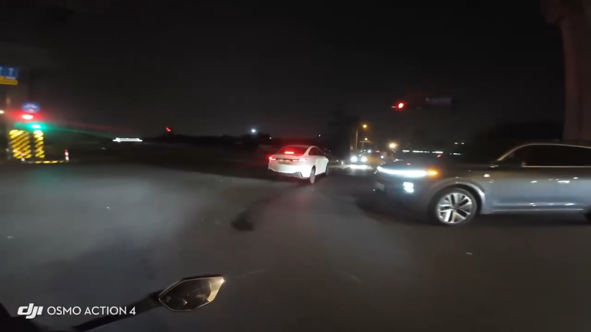 昨日最新事故,骑士小伙超速撞上车辆,直接死亡.