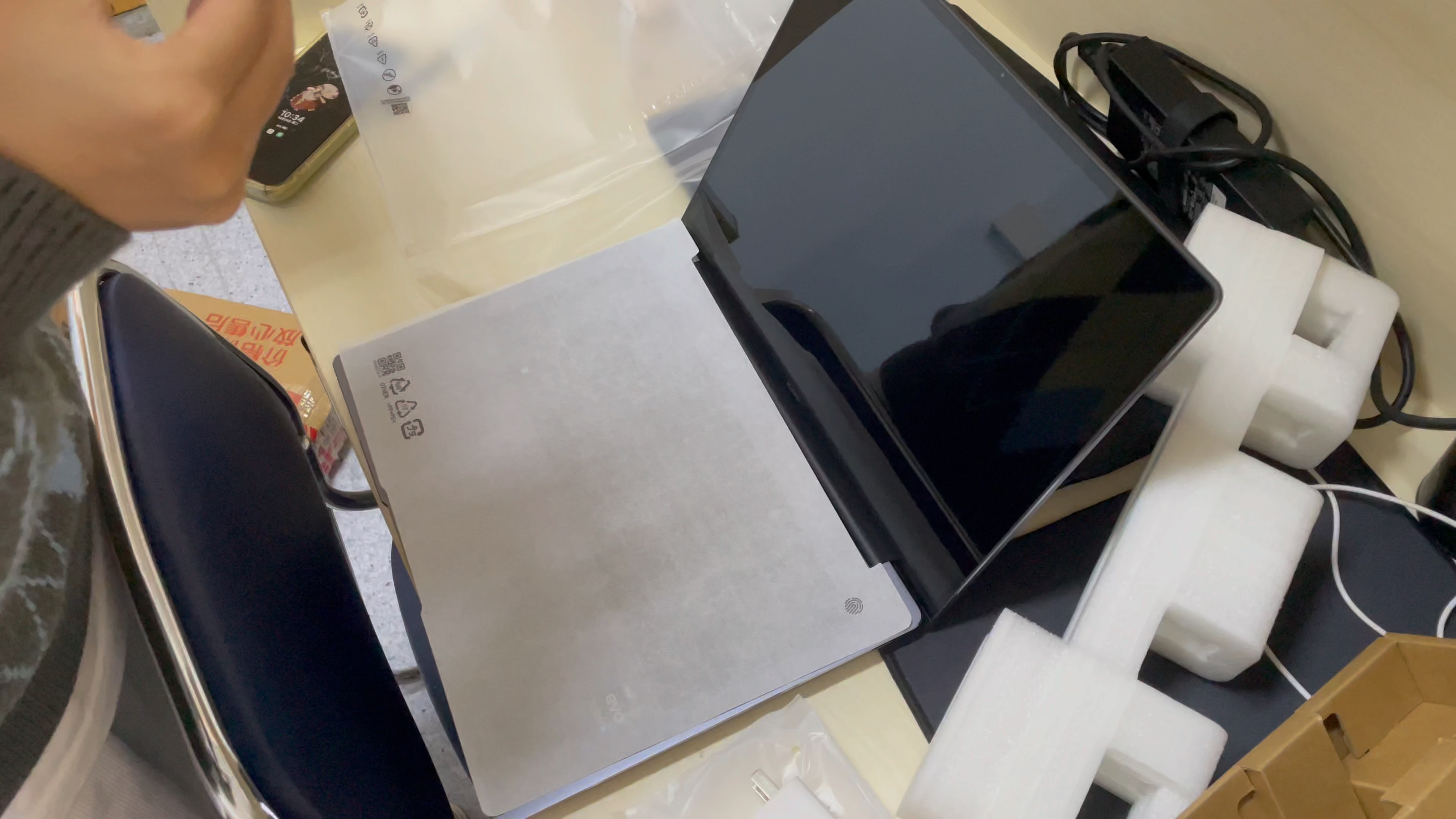 华为matebook 14s 深空灰开箱-阿婧genesis-阿婧genesis-哔哩哔哩视频