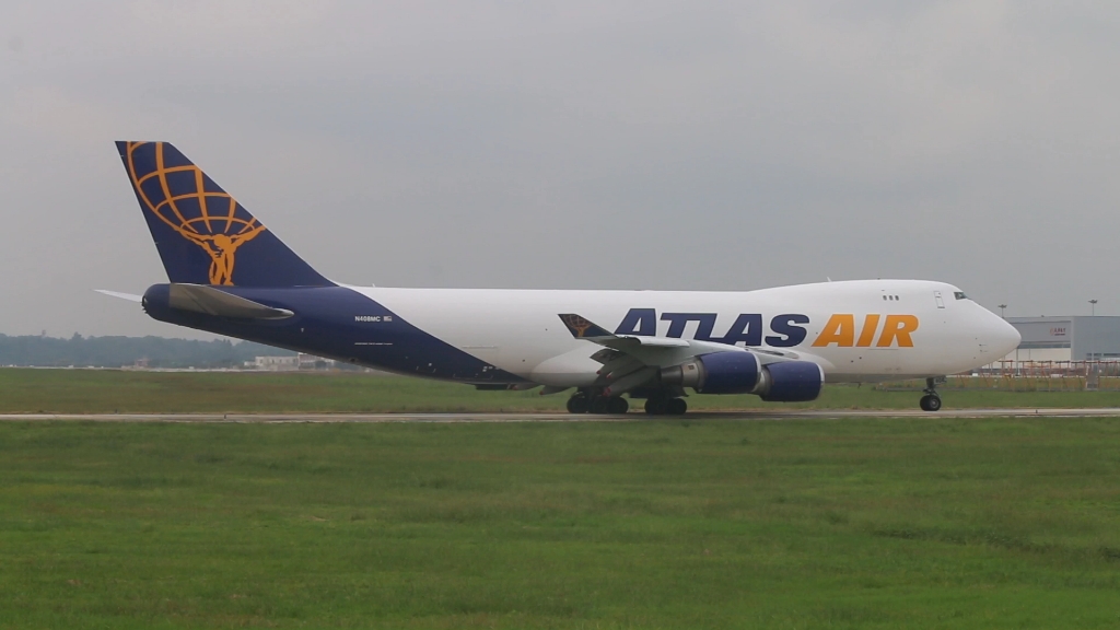 双流拍机之阿特拉斯744货机从推出到启发到滑行过程.