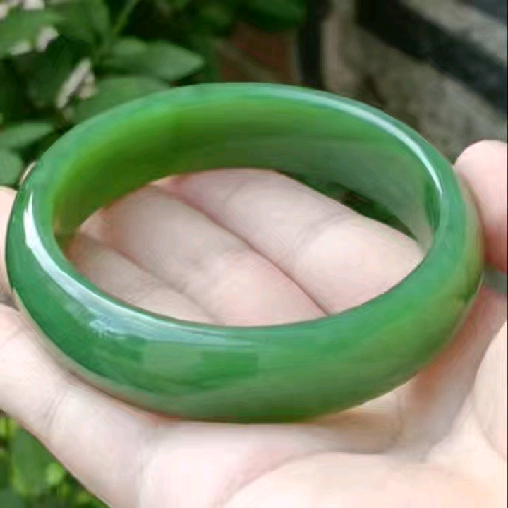 和田玉碧玉手镯5977口径,老坑俄碧玉宽版手镯(自然光),色泽阳绿