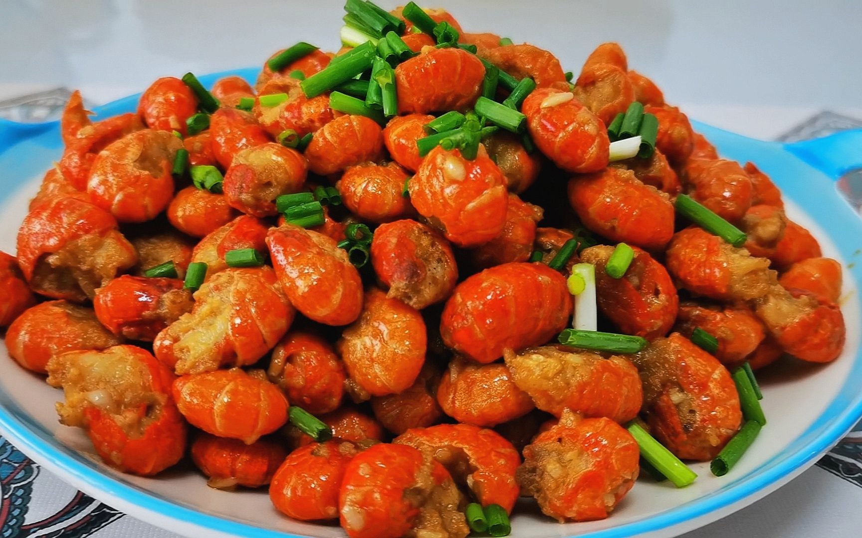 咸蛋黄虾尾,爱吃虾尾的一定要试试,咸香适口,一口一个停不下来