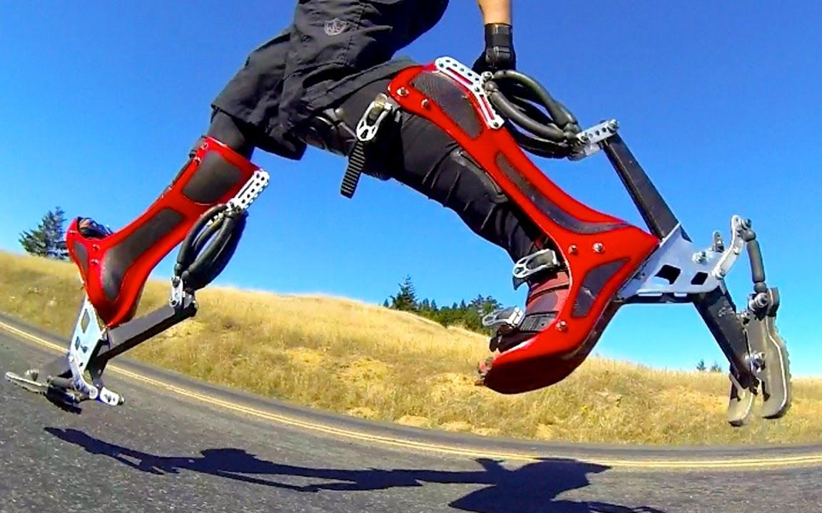 国外发明鸵鸟仿生鞋,腿像弹簧一样弹着泡跑,比公交车还快