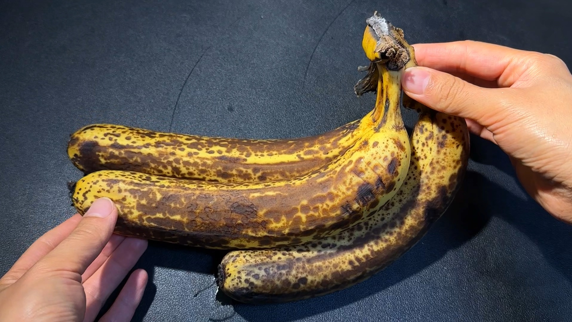烂香蕉不要扔了,越烂越"值钱",作用真厉害,全家老小都抢着用