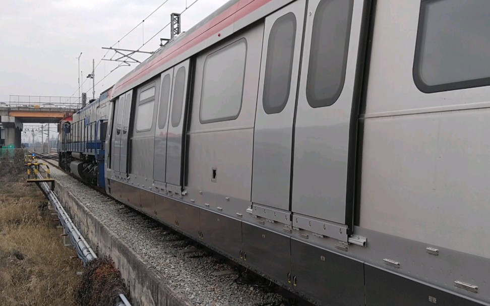 韩制港铁沙中线r train 运送中 途经韩国某道口_哔哩哔哩_bilibili
