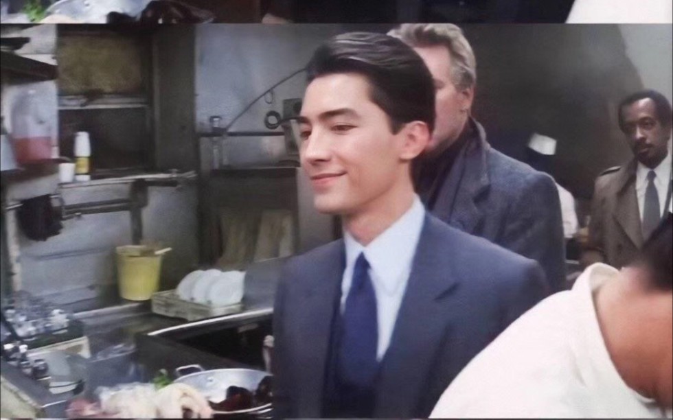 尊龙千年一遇的美男子更厉害的是演技始于颜值忠于才华沦陷于人品