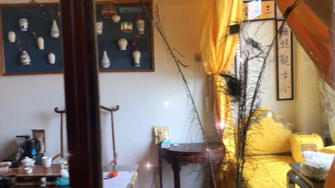 透过一张架子床看到的世界| 一间明式书房。明式家具最适合使用在书房了