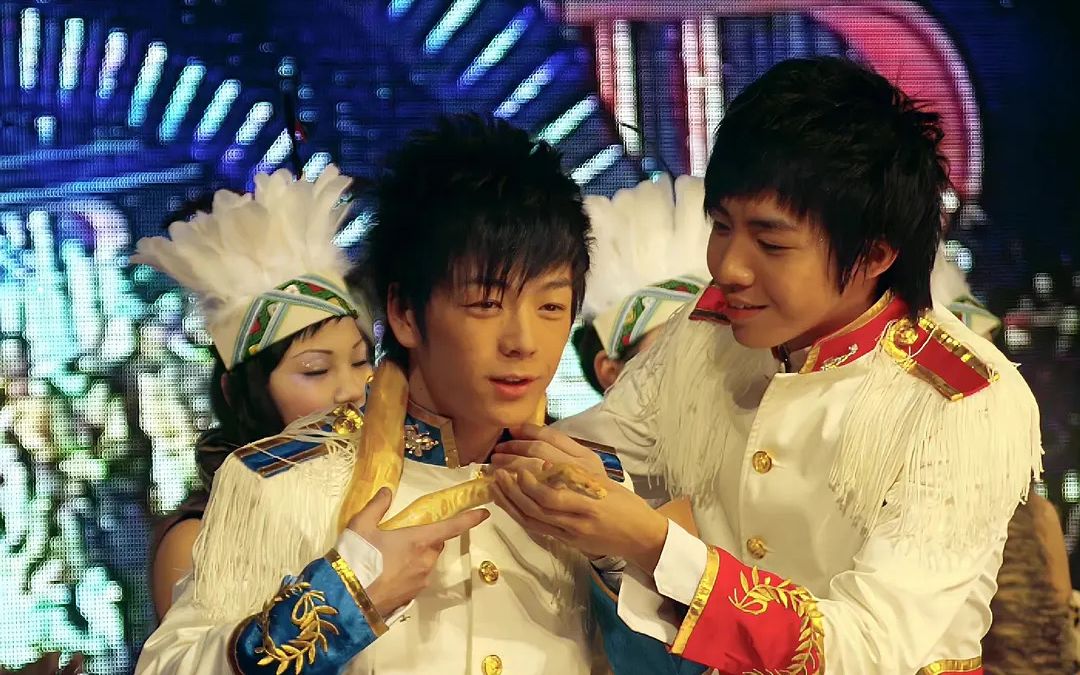 【王栎鑫x俞灏明】演唱《可不可以忘记》《爱是一个人的事》合唱《我