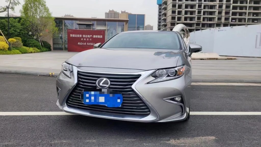 16年7月上牌,雷克萨斯es250,个人一手车,实表9万公里 全程4s记录,原版