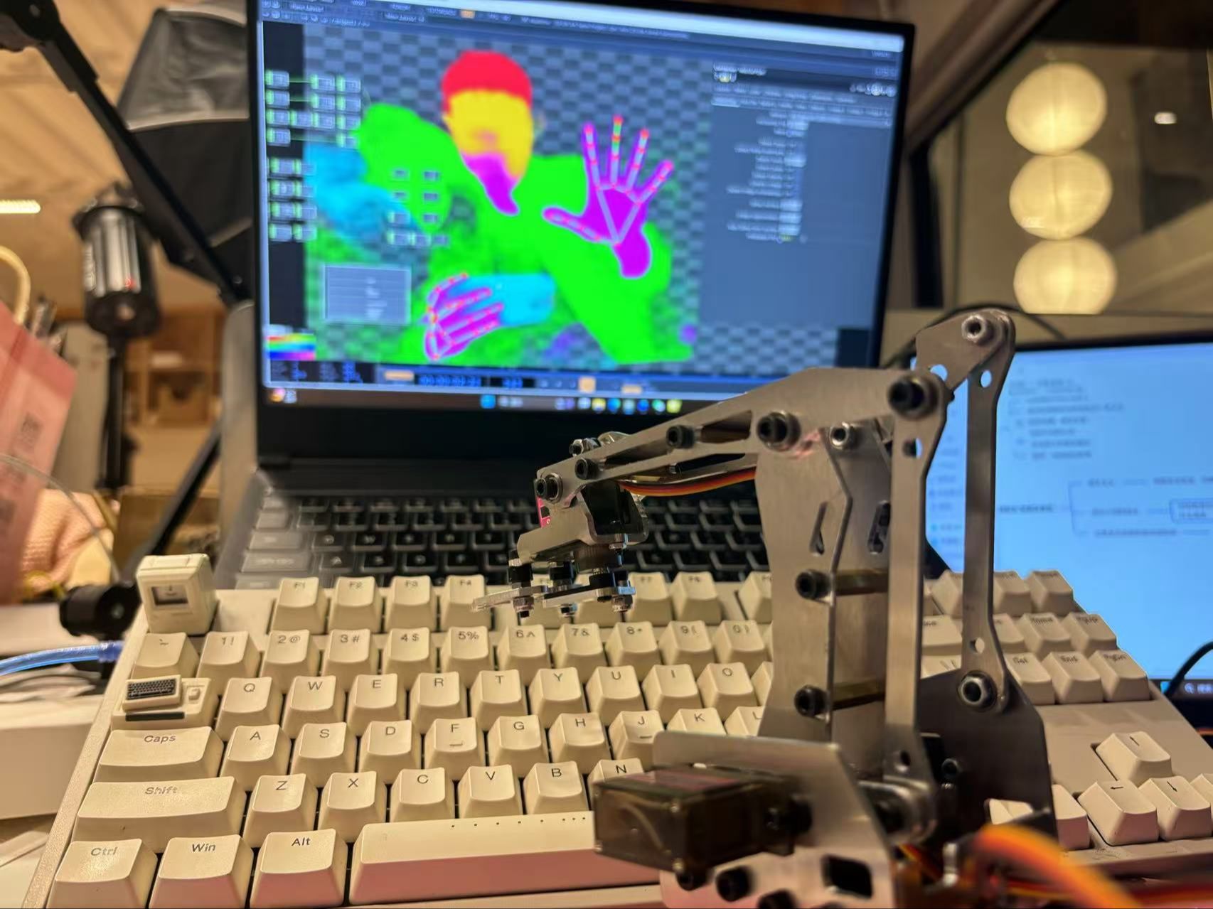 我的机械小弟!𐟦𞧔蔄手势交互控制机械臂!| Touchdesigner | 数字媒体艺术 | 机械臂 | 新媒体艺术 |装置艺术哔哩哔哩bilibili