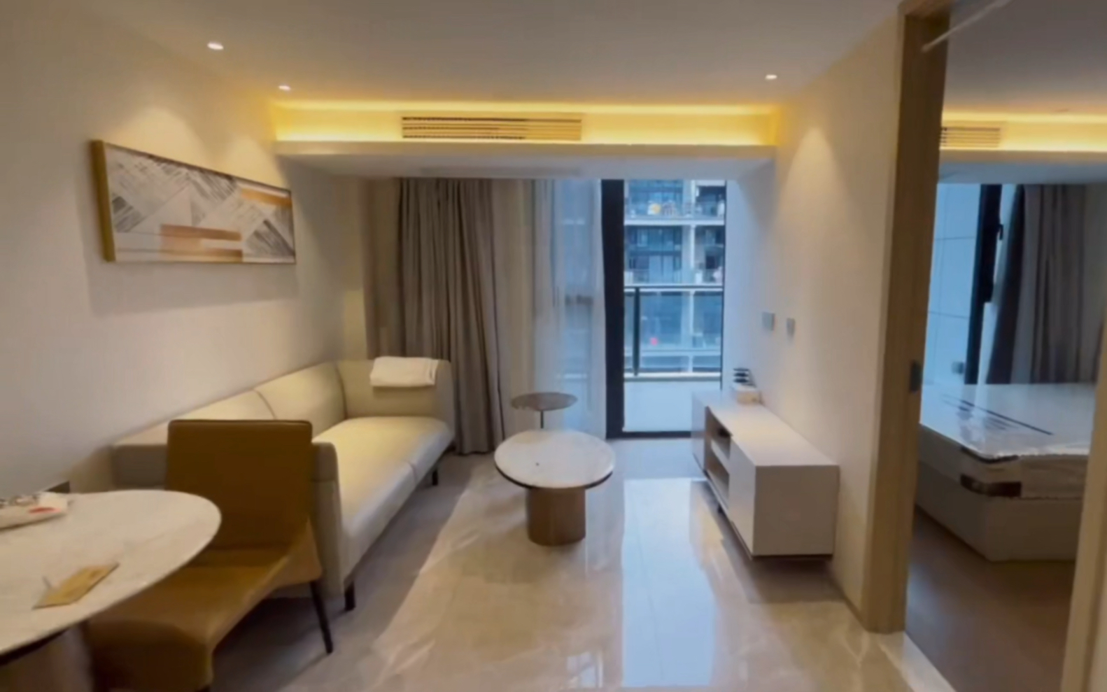 广州精致复式公寓,买一层送一层,全款28.