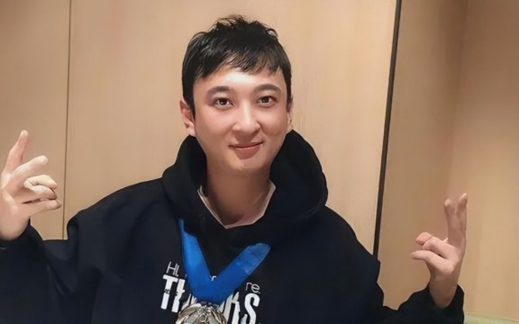 王思聪带美女逛超市被偶遇,女方肤白貌美身材好,疑似又换新女友