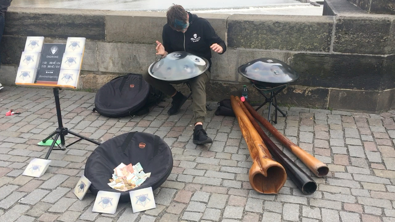 查理大桥的街头艺人