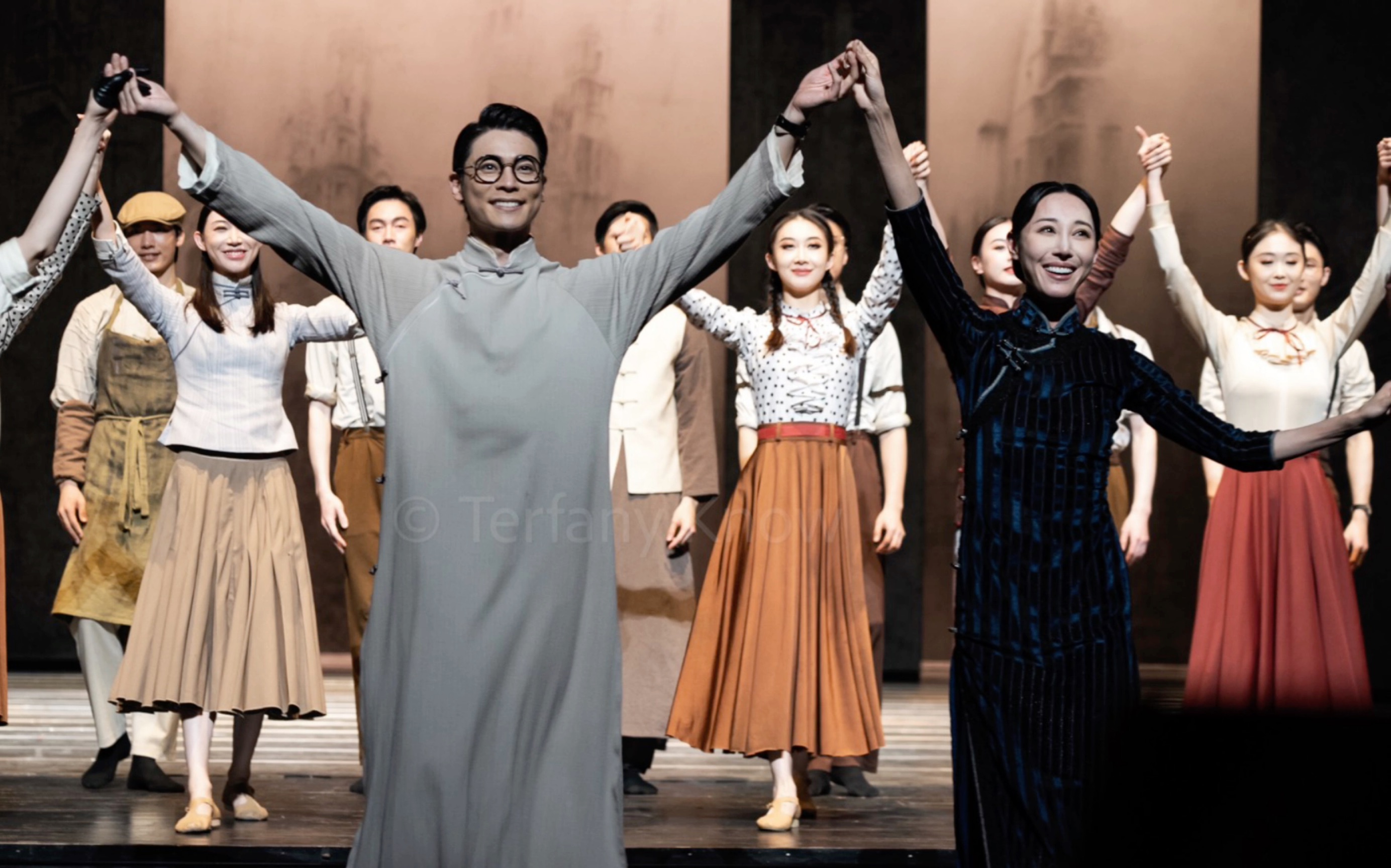 舞剧《永不消逝的电波》高清谢幕