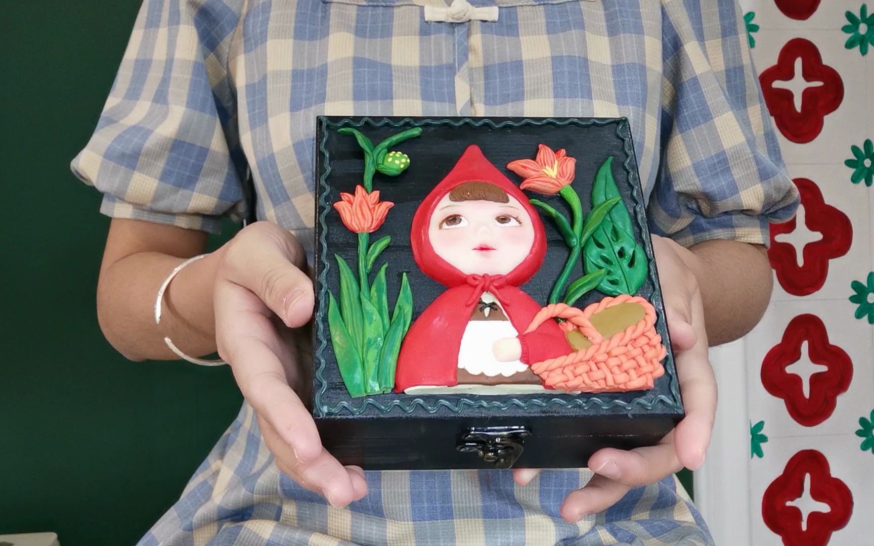 小红帽的盒子里有.