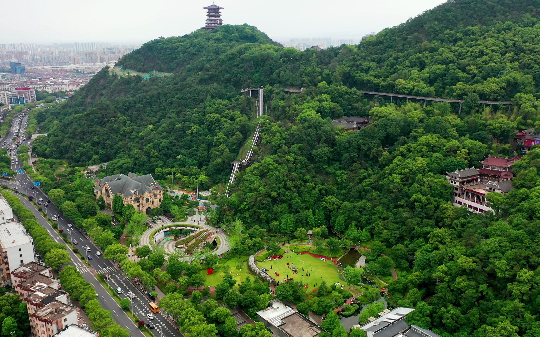 航拍椒江白云山云西公园,可以乘电梯上山的公园