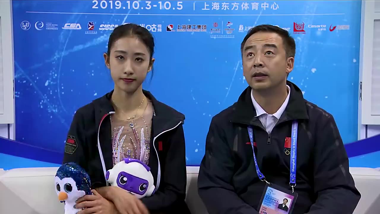 赛后采访时的陈虹伊,真的太可爱了叭~#花滑 #江上晚风吟_哔哩哔哩