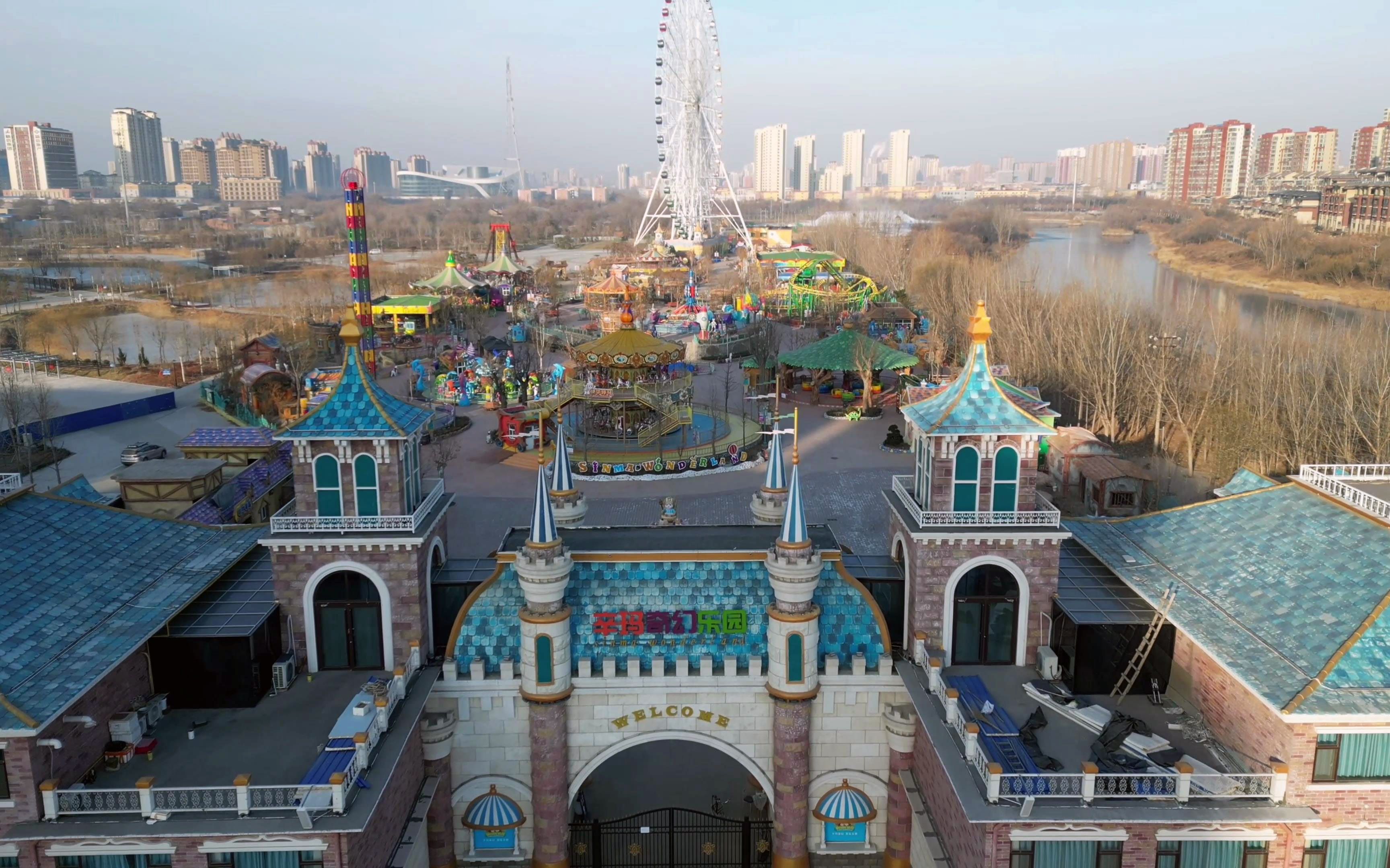 航拍衡水市辛玛奇幻乐园,摩天轮高近百米,成为了衡水市地标建筑