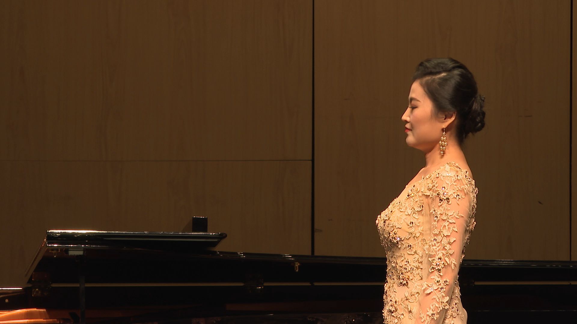 第八届孔雀杯高等艺术院校声乐展演-韩丽娜