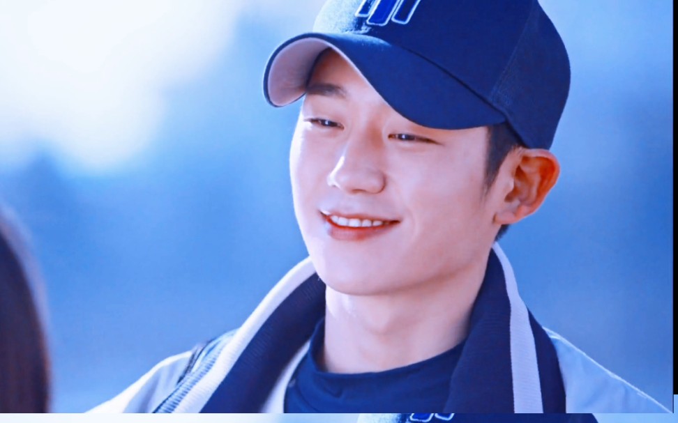 棒球帽是最初的心动 笑起来这么治愈的丁海寅谁能不不喜欢呢