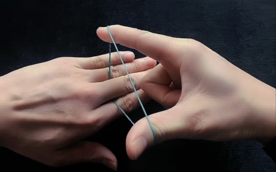 魔术教学:用橡皮筋穿越手指,厉害了!